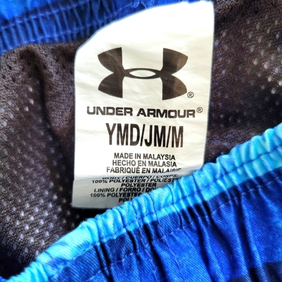EUC- BUNDLE OF BIG BOYS UNDER ARMOUR SWIM TRUNKS WITH MATCHING NAVY RASHGUARD - Picture 11 of 14
